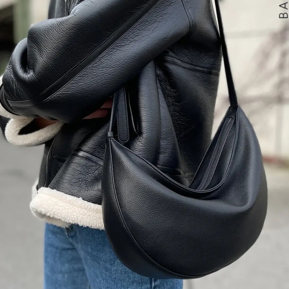 Oak and fort sling bag | black color